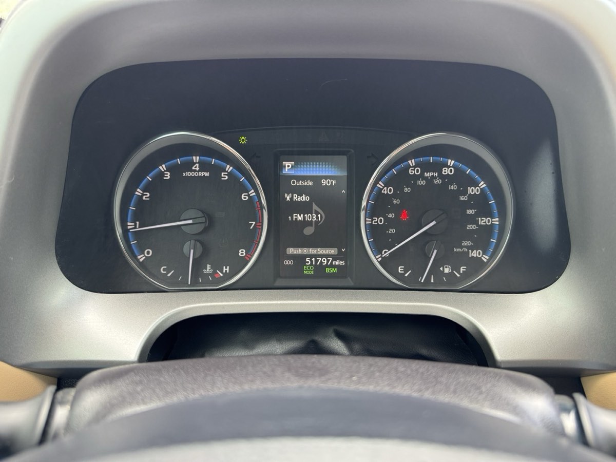 2018 Toyota RAV4 view 2