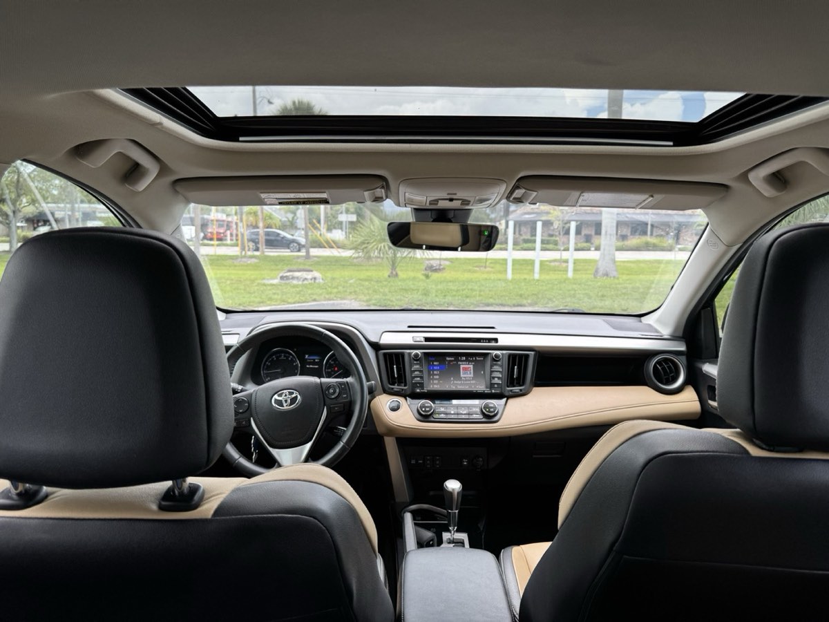 2018 Toyota RAV4 view 3