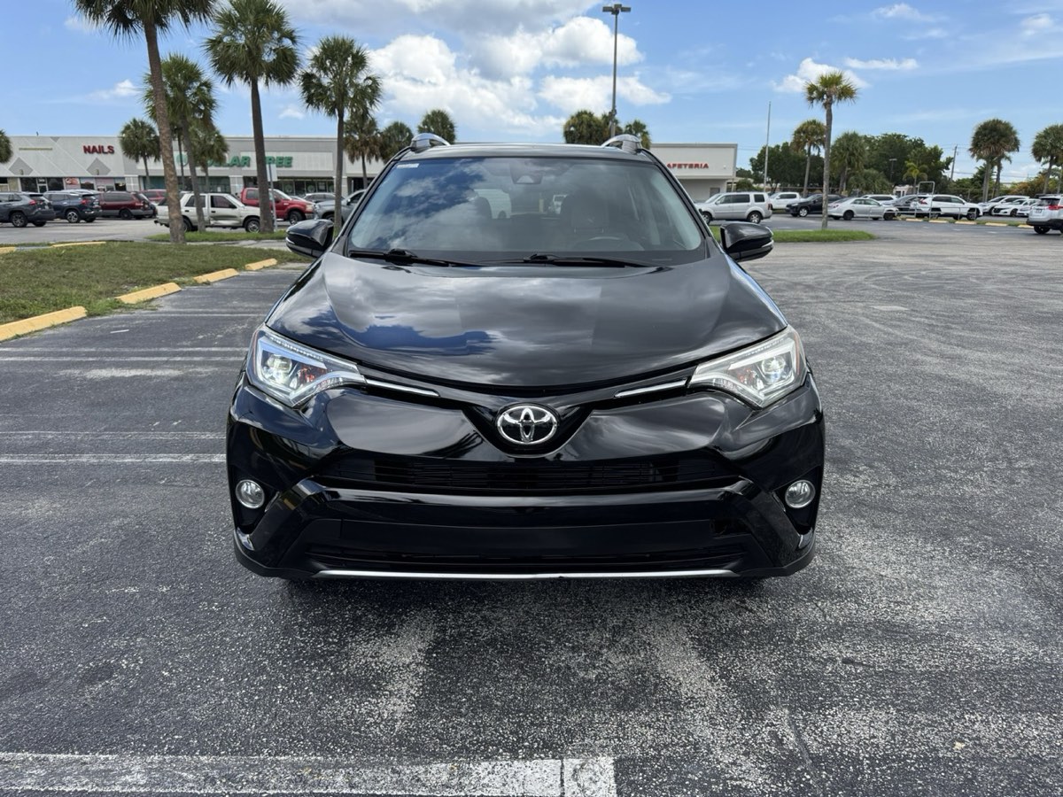 2018 Toyota RAV4 view 4