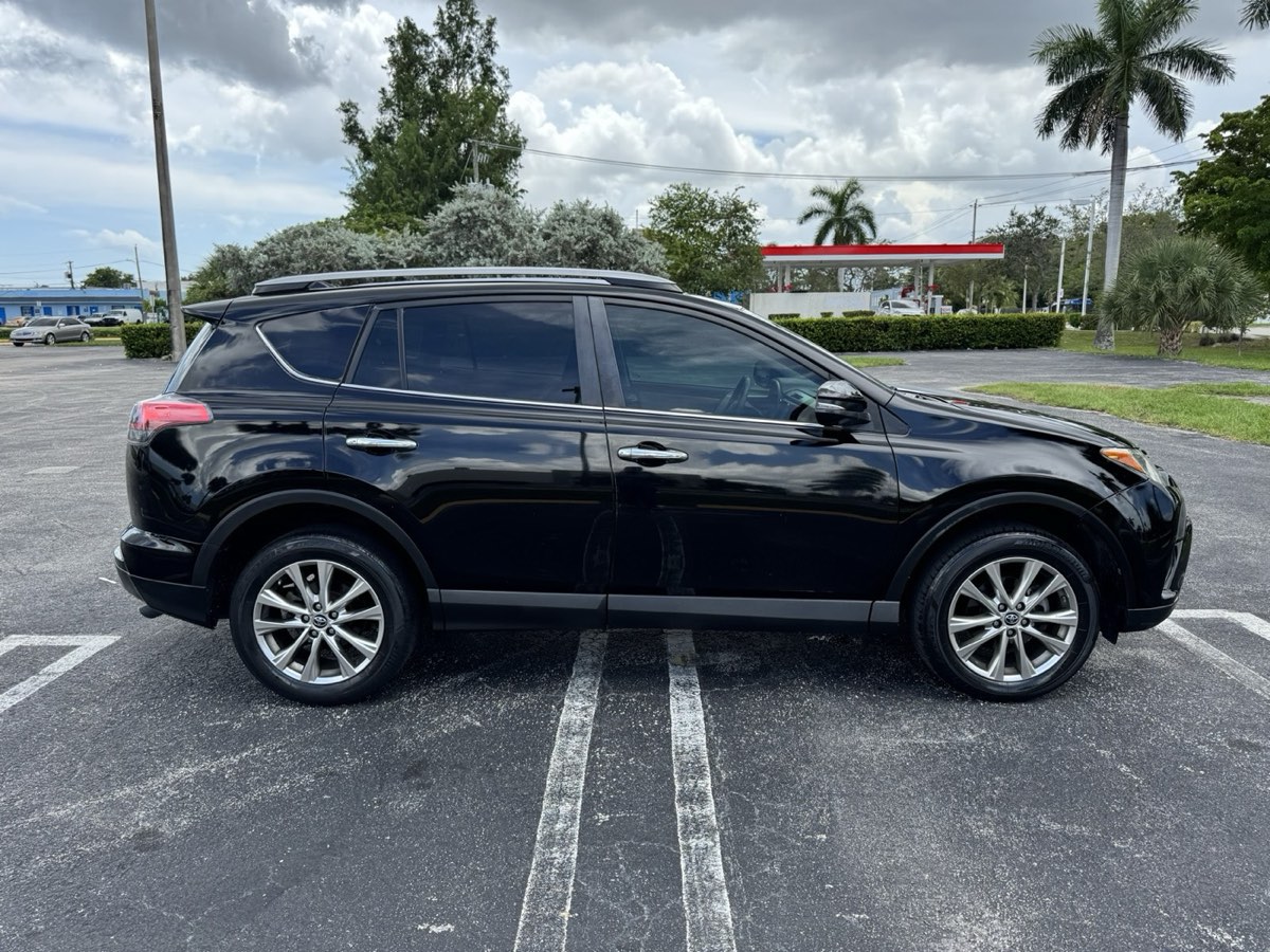 2018 Toyota RAV4 view 8