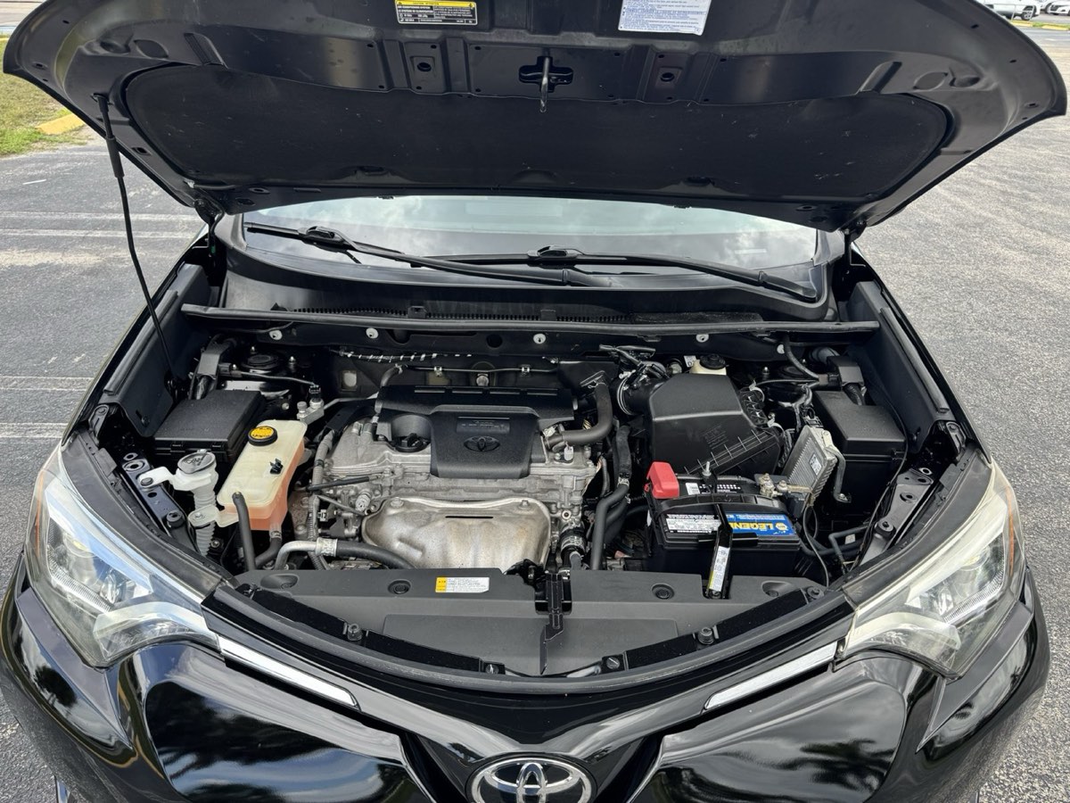 2018 Toyota RAV4 view 10