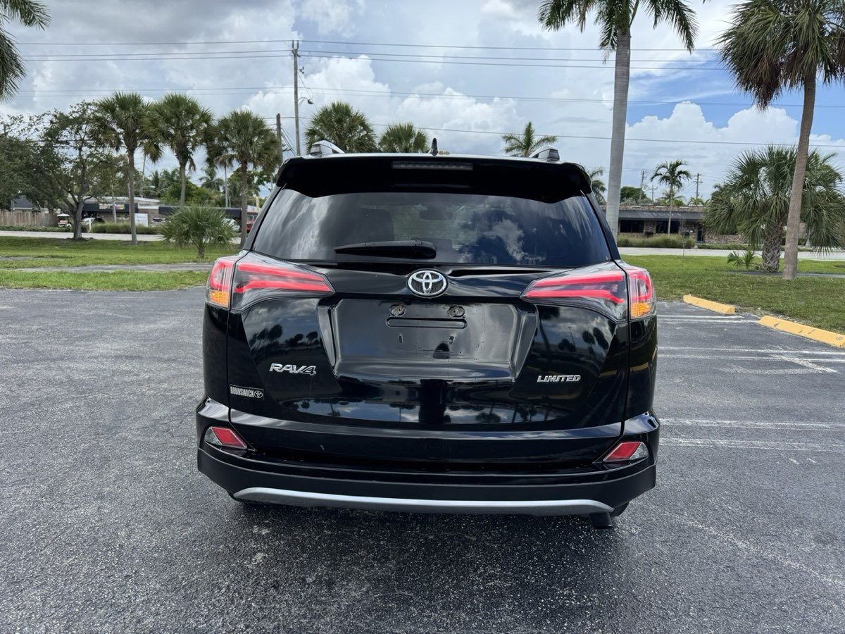 2018 Toyota RAV4 view 11