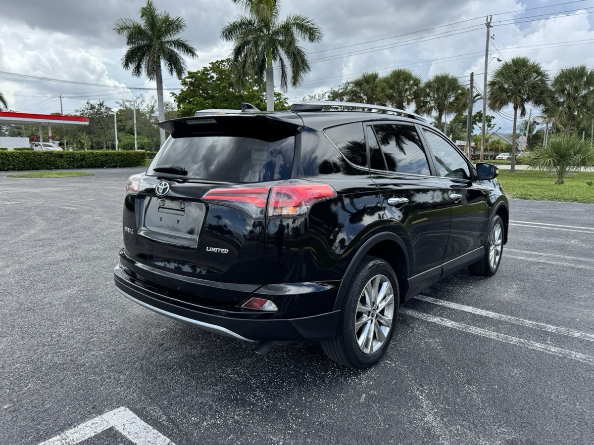 2018 Toyota RAV4 view 14
