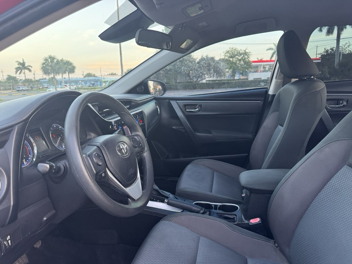 2019 Toyota Corolla view 3